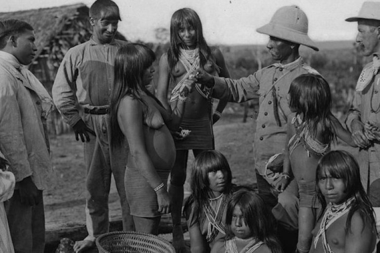 Rondon, descendente de índios, entre os índios